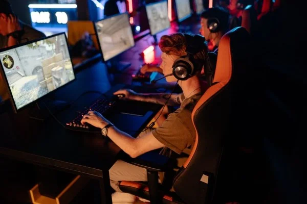 2026DOTA2国际邀请赛XG对Falcons核心对决中单与一号位交锋版本节奏团战分析